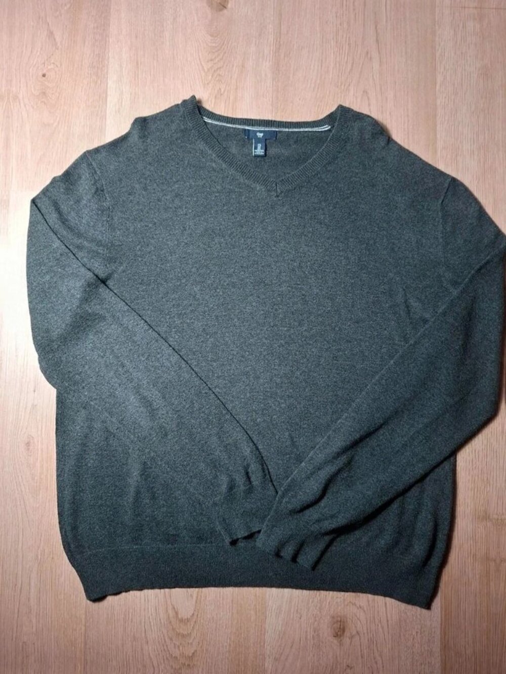 Men's Gray Classic V Neck Knit Sweater Size L
